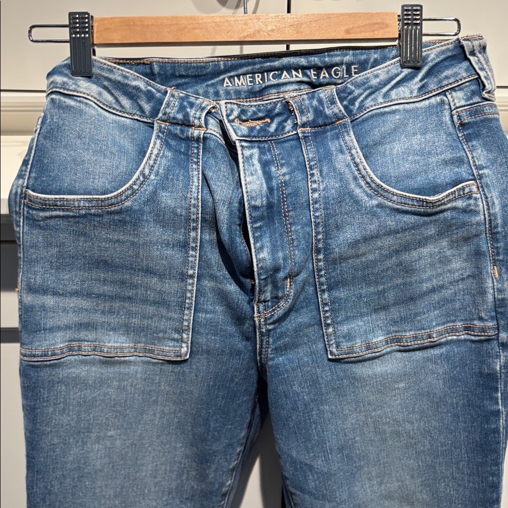 American Eagle Next Level Stretch Jeans in Super High Rise Flare. Size 8 Short. - Picture 2 of 6